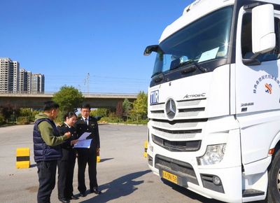 陜西國際公路運(yùn)輸新篇章 渭南海關(guān)成功備案首輛TIR標(biāo)識(shí)運(yùn)輸車輛